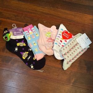 Set of 5 NWT mixed holiday socks